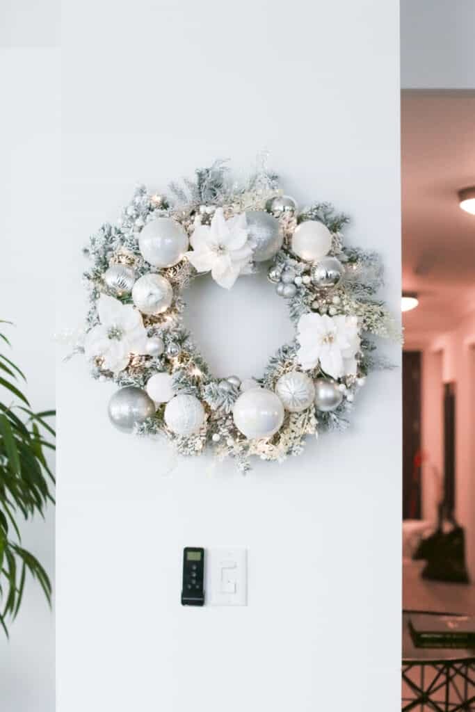 winter wonderland wreath vintagebash Toronto Professional Christmas Holiday Decorators